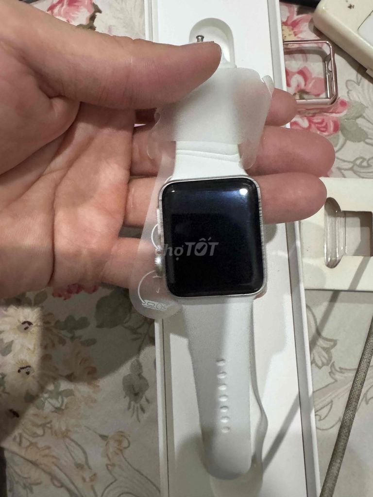 Apple Watch Series 3 Trắng. Mua bán Thiết bị đeo thông minh tại Thành phố Thủ Dầu Một Bình Dương được đăng bởi Mr Truong hình 1