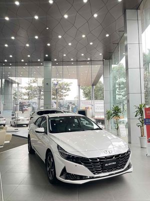 Hyundai Elantra 2024 giảm giá chạm đáy T5/2024