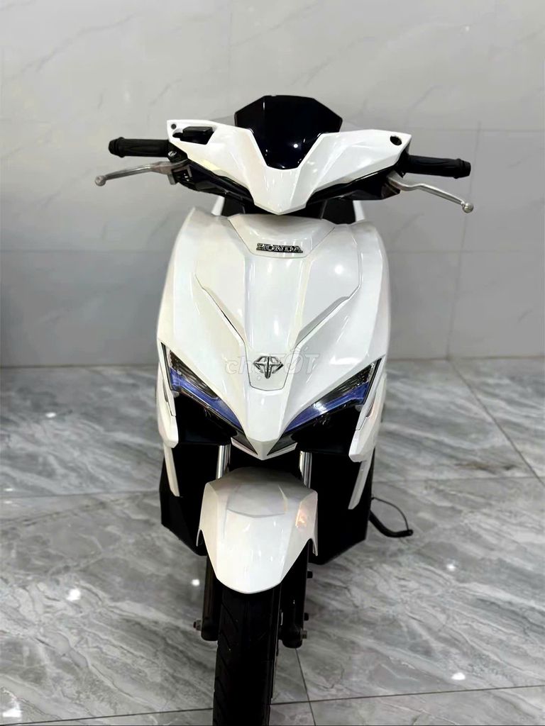 Xe máy Honda Airblade màu trắng zin đẹp leng keng. Mua bán Xe máy tại Quận Thanh Khê Đà Nẵng được đăng bởi Xe Máy Đức Vũ 658 Trần Cao Vân hình 4