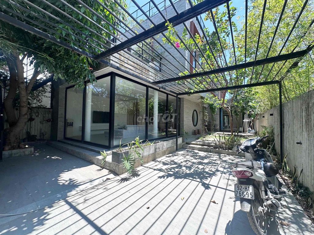 Rent · 4 bd · 210 м² · Quận Ngũ Hành Sơn, ул. Đường Bờ Quan 3