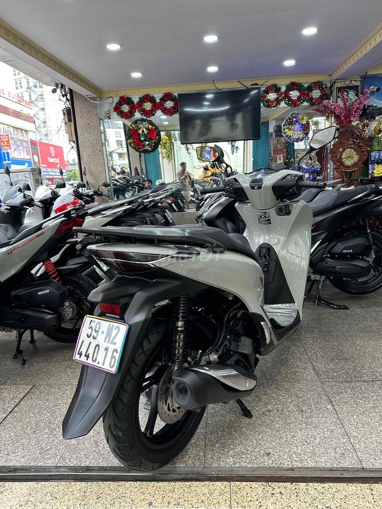 Honda SH 150i ABS 2020 Xám Xi Măng BSTP Chính Chủ. Mua bán Xe máy tại Quận Phú Nhuận Tp Hồ Chí Minh được đăng bởi Ngô Hà hình 5