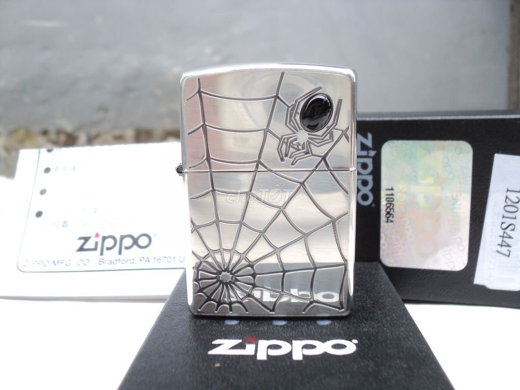 Zippo Mỹ. Hiếm, V.I.P / NHỆN GIĂNG TƠ XÂY TỔ. zin