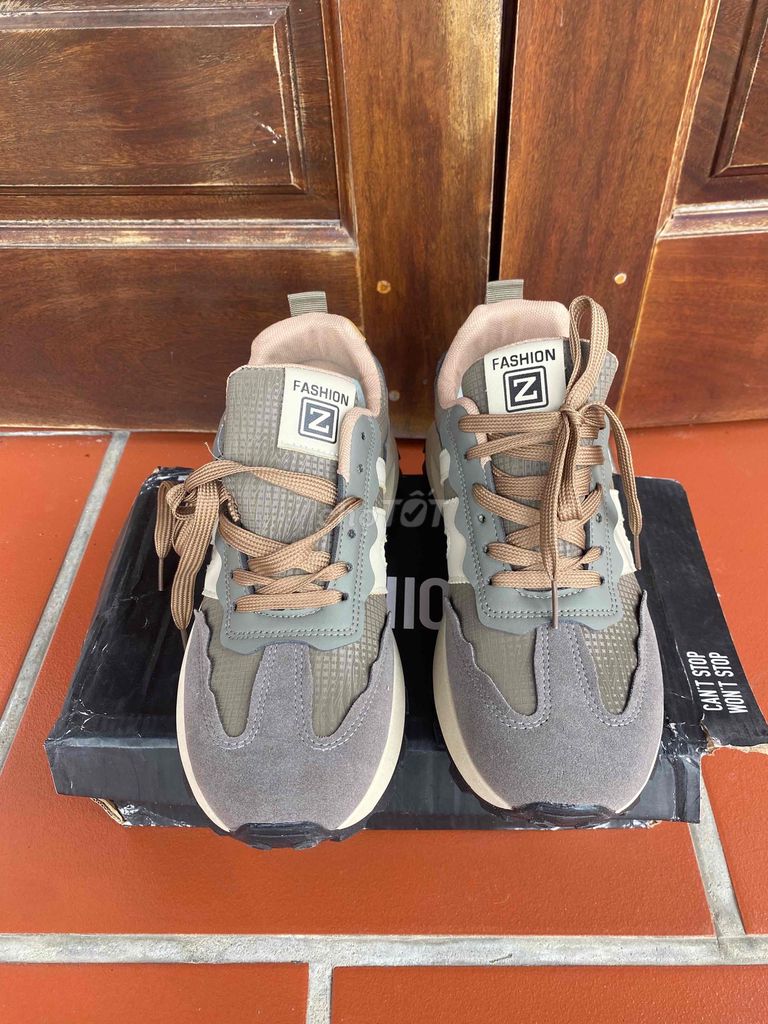 Giày thể thao Nam size 41 Xám Nâu mới 100#. Mua bán Giày dép tại Huyện Đông Hưng Thái Bình được đăng bởi a luan hình 1