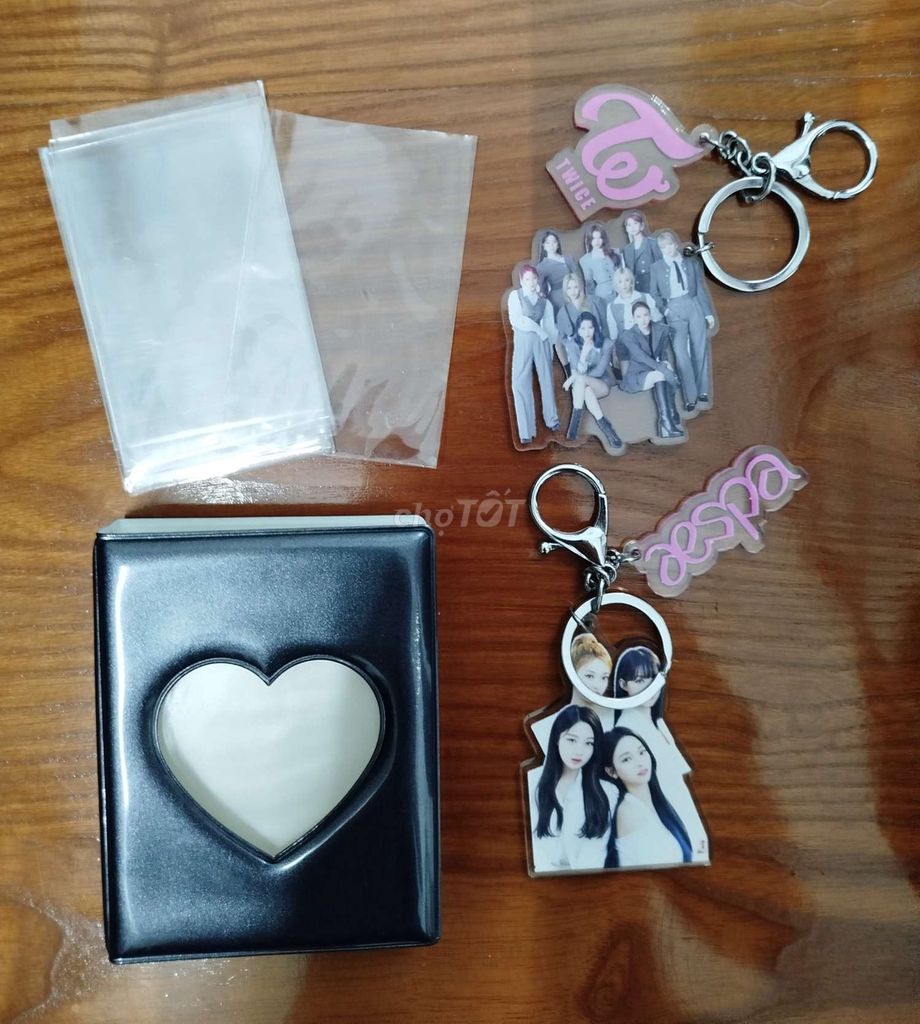 Combo 1 album nhỏ, sleeve card, móc khóa kpop. Mua bán Sở thích khác tại Quận Bình Thuỷ Cần Thơ được đăng bởi Lê Nhật Quang hình 1