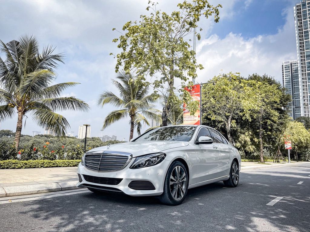 MERCEDES BENZ C250 EXCLUSIVE 2018 Xe Đẹp Bao Check. Mua bán Ô tô tại Quận Tây Hồ Hà Nội được đăng bởi Nguyễn Hoàng Sơn hình 3