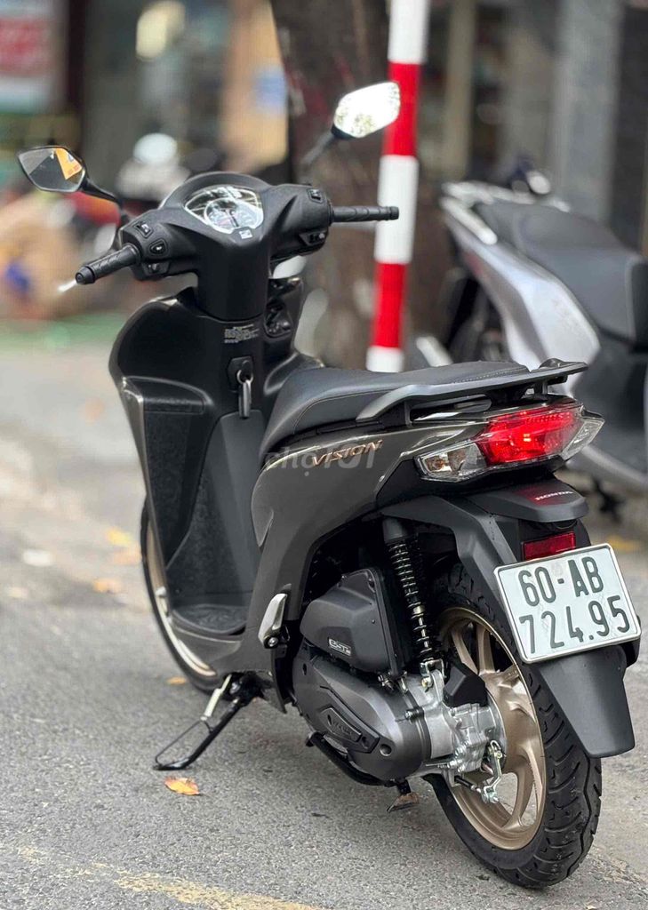 Bán Vision Bản Đặc Biệt 2025 odo 300 Km Màu Mới. Mua bán Xe máy tại Thành phố Biên Hòa Đồng Nai được đăng bởi Tấn Phát Biên Hoà hình 5