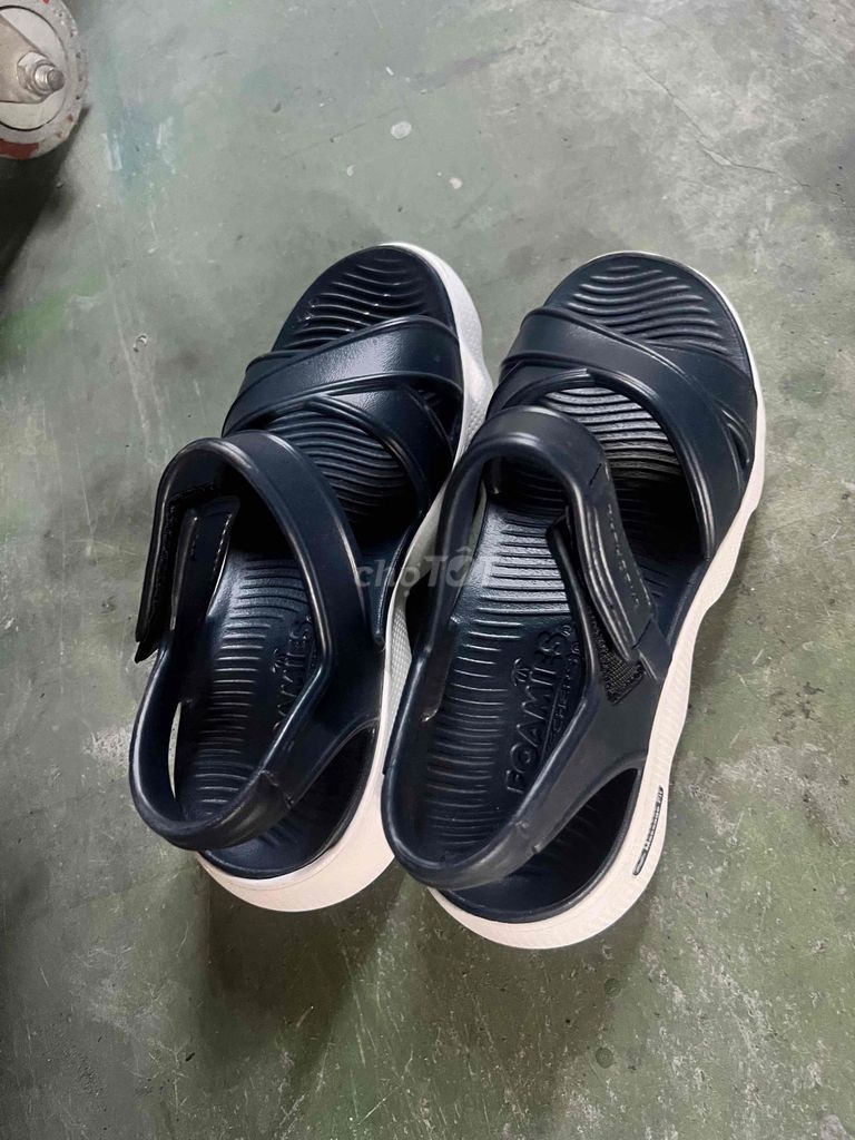 Sandal Nữ Skechers Cao Su Xanh Đậm. Mua bán Giày dép tại Thị xã Tân Uyên Bình Dương được đăng bởi Shop Giày Chính Hãng hình 1