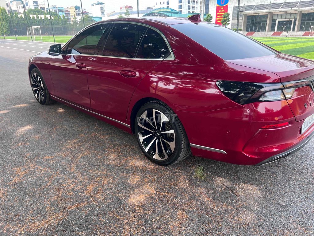 VinFast Lux A2.0 Pre 2021 Красный 81.816 км