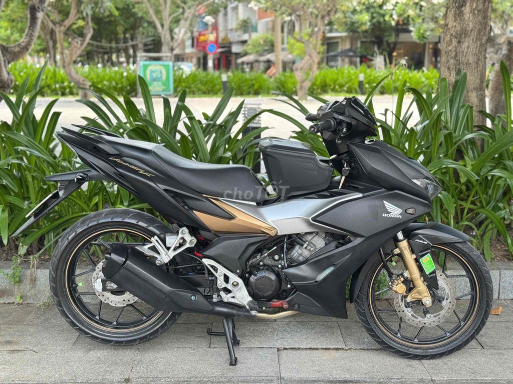 Winner X V2 Abs 2021, чёрный матовый, 25 000 км, госномер Хошимина