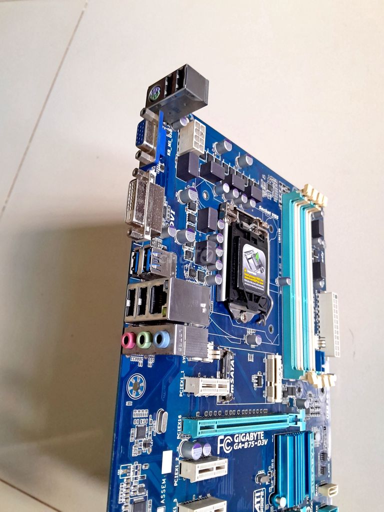 GIGA B75 - 4 DIM CÓ MSATA -NHƯ MỚI-NGUYÊN ZIN 100%. Mua bán Linh kiện (RAM, Card...) tại Thành phố Buôn Ma Thuột Đắk Lắk được đăng bởi Nguyễn Anh Tuấn hình 2