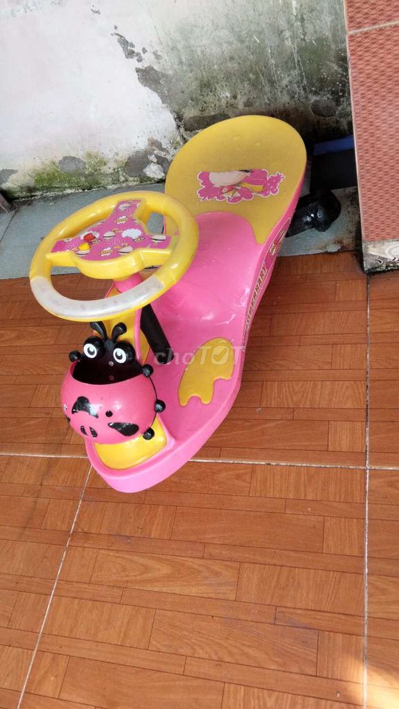 Xe lắc trẻ em Hồng Vàng đã dùng. Mua bán Mẹ và bé tại Huyện Hóc Môn Tp Hồ Chí Minh được đăng bởi Bé Quyên hình 1