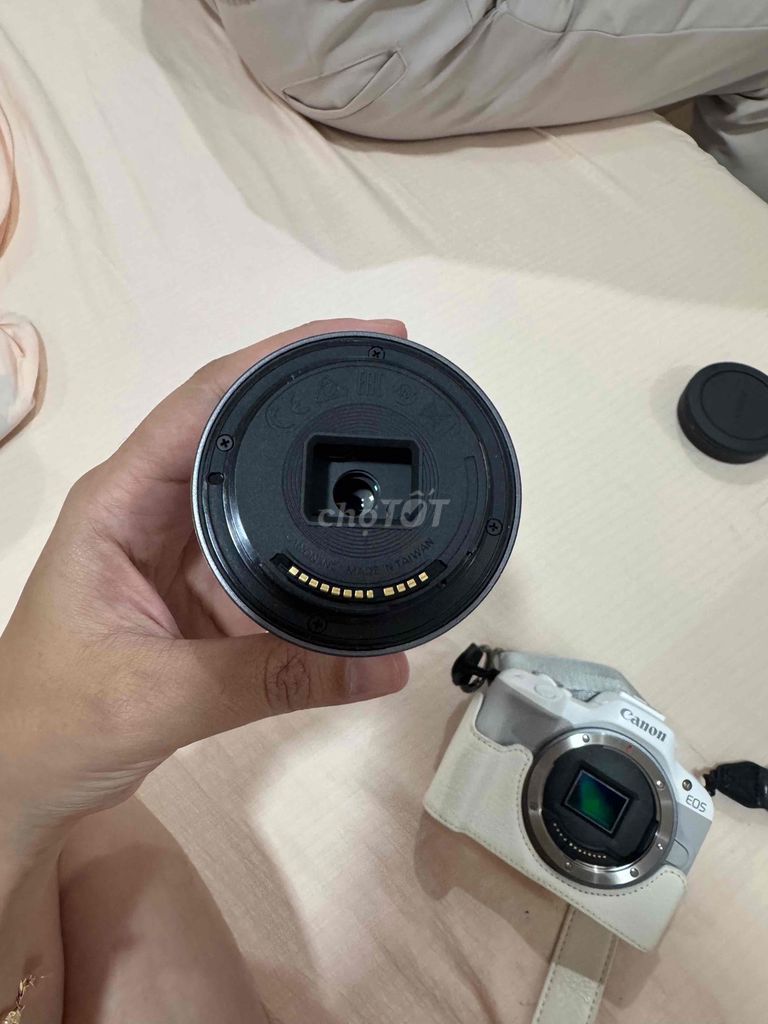 E cần pass canon Trắng R50 + kit 18-45mm mới mua đ. Mua bán Máy ảnh, Máy quay tại Thành phố Đà Lạt Lâm Đồng được đăng bởi Đà Lạt Homestay Yoona hình 1