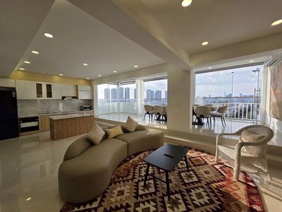Cho thuê ! Penthouse 6PN view sông + Landmark - Sky Garden 3
