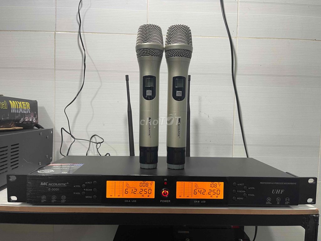 Micro không dây MK Acoustic E-300II Đen Bạc 99%. Mua bán Tivi, Âm thanh tại Huyện Đức Hòa Long An được đăng bởi NHỰT LINH hình 1