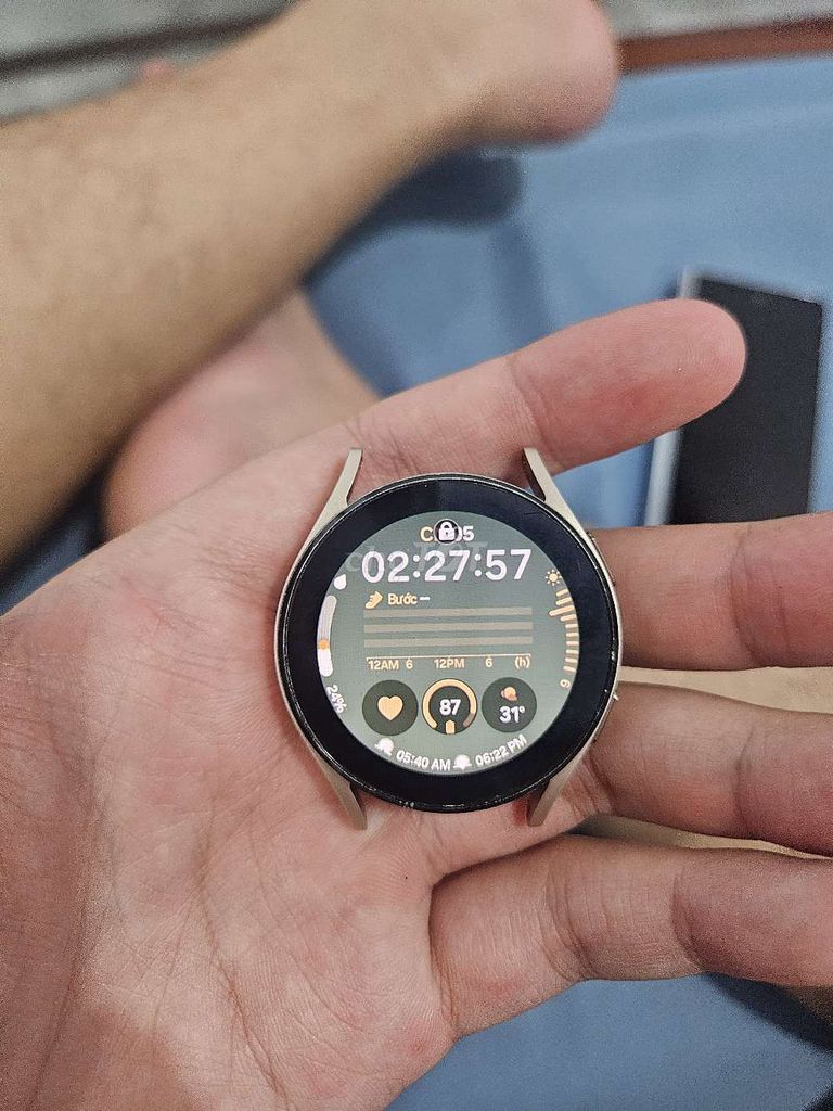 Samsung Galaxy Watch 4 40mm Bạc. Mua bán Thiết bị đeo thông minh tại Quận Bình Thuỷ Cần Thơ được đăng bởi EmKay hình 1