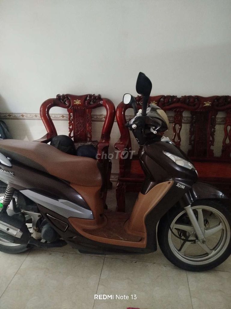 Скутер SYM Shark 125 коричневый