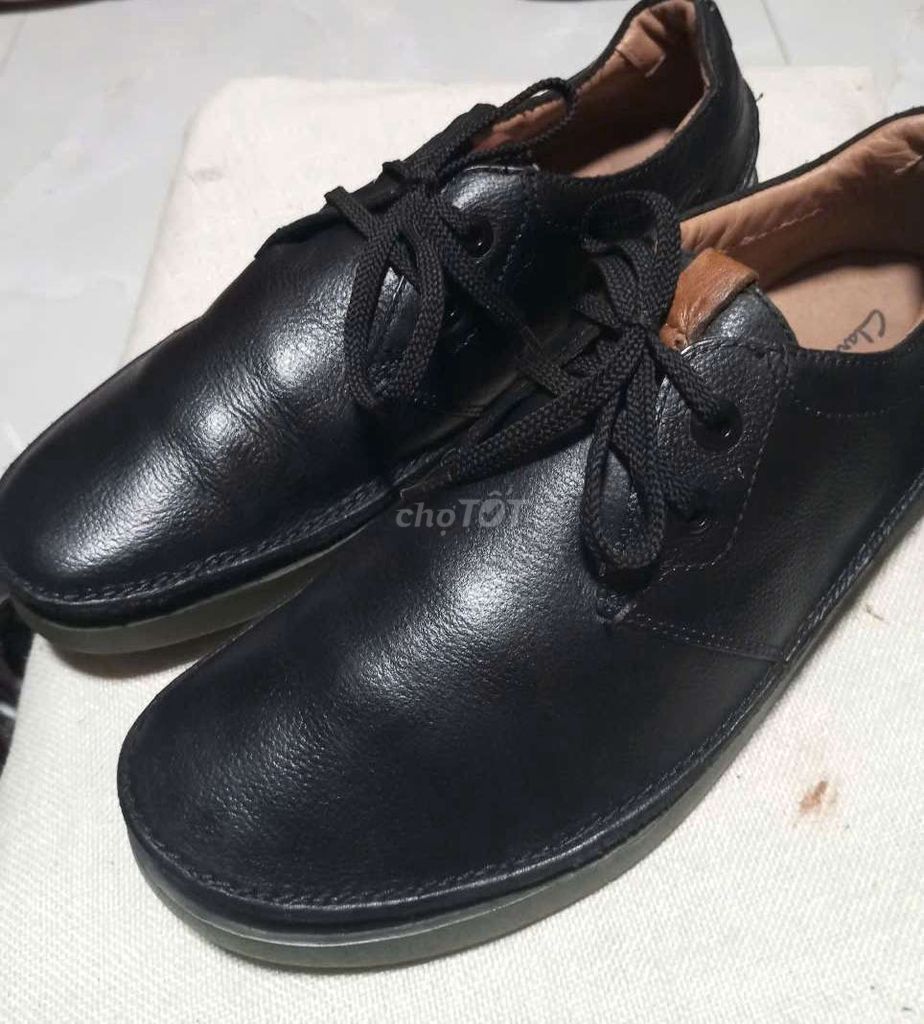 Giày da đế đúc Clarks