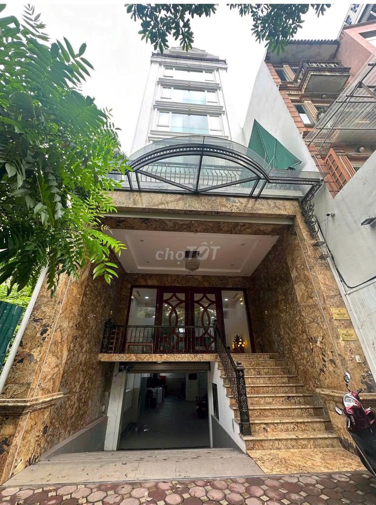 Cho thuê nhà MP Trung Kính: 135m2 x 9 tầng, MT: 6,5m, có hầm, điều hòa