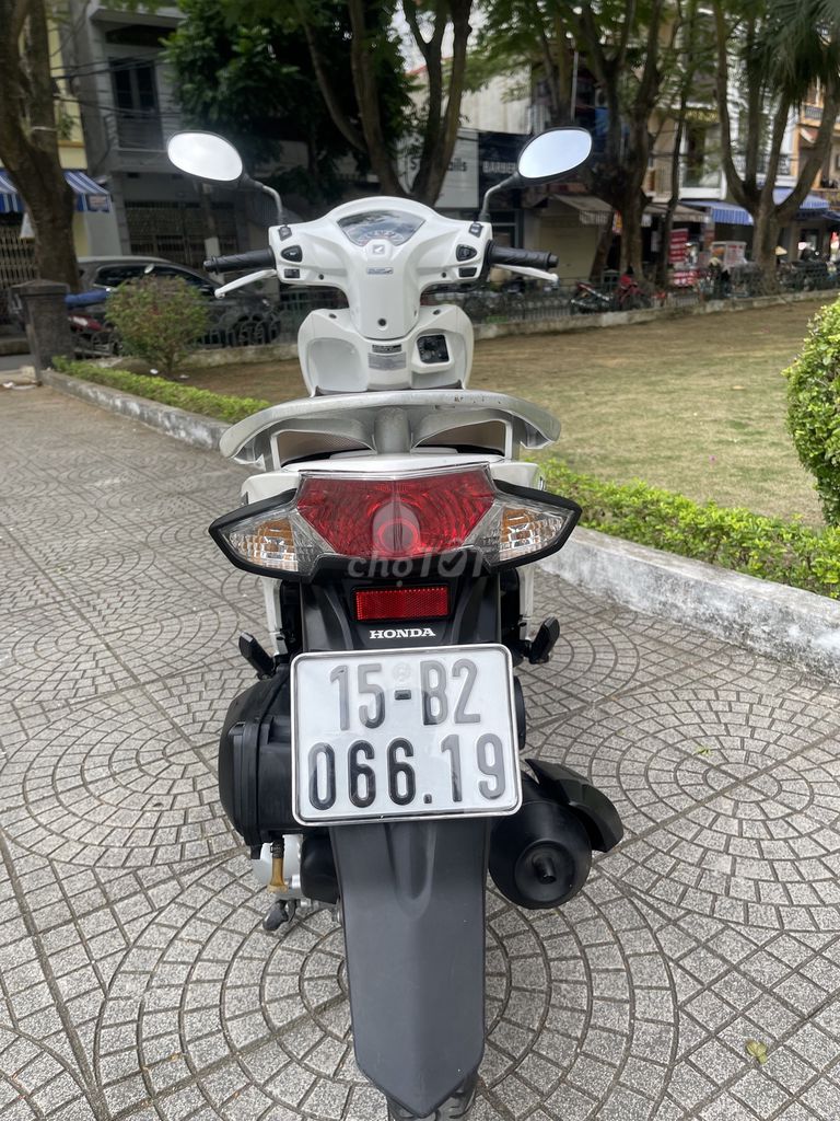 Honda Vision Trắng 17000 km. Mua bán Xe máy tại Quận Kiến An Hải Phòng được đăng bởi Bùi khắc huy hình 8