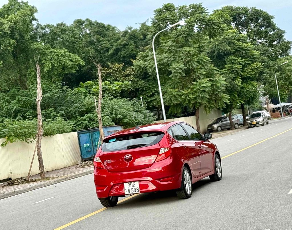 Hyundai Accent 2016 1.4 AT Hatchback - 11000 km. Mua bán Ô tô tại Quận Long Biên Hà Nội được đăng bởi Thế Anh hình 3