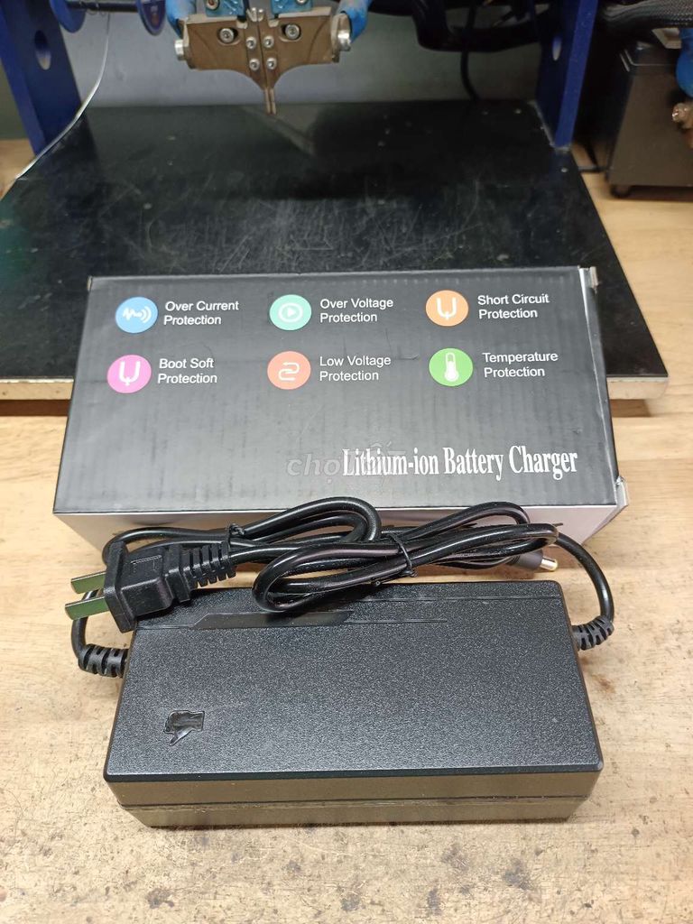 Sạc pin Lithium-ion 6V-21V Đen. Mua bán Phụ kiện (Màn hình, Chuột...) tại Thành phố Vĩnh Long Vĩnh Long được đăng bởi Phạm Thị phương Thanh  hình 1