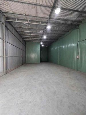 Kho nhỏ 160m2 ngay Phạm Văn Đồng, Gần Gigamall. Đường tải 15 tấn