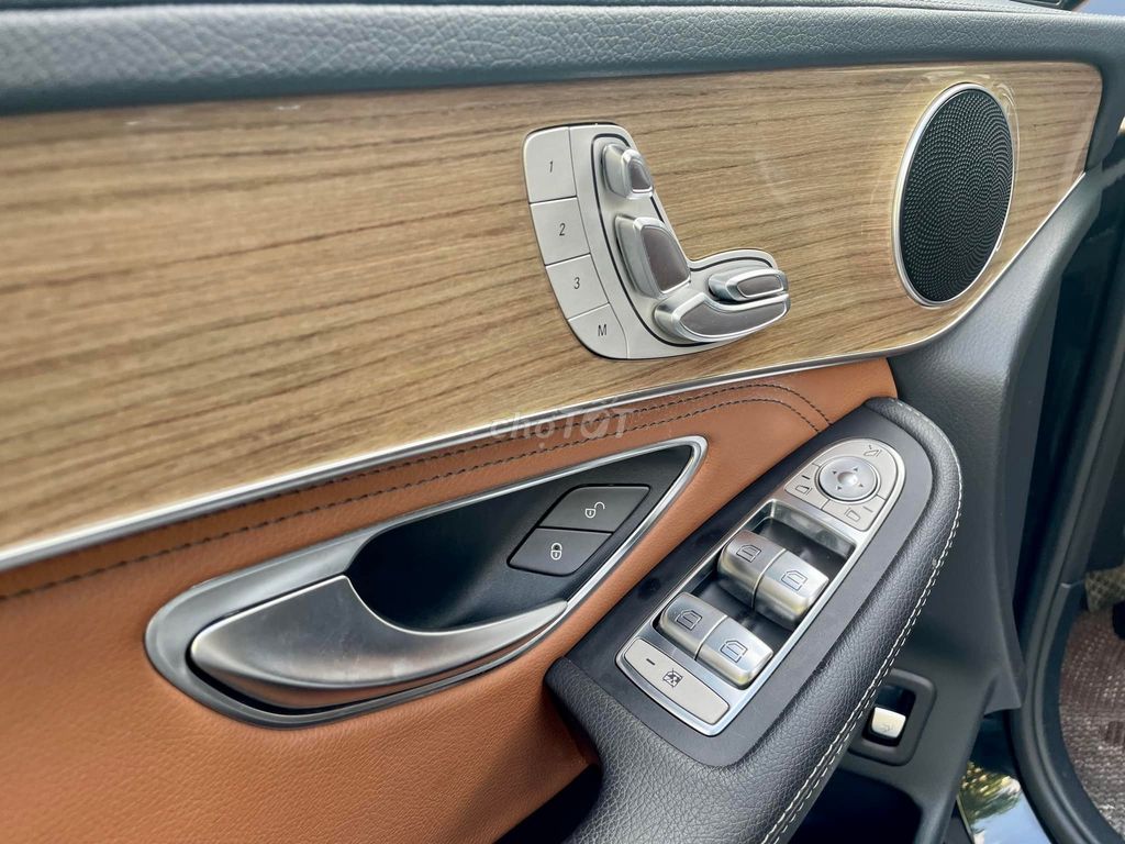 Mercedes Benz GLC 2018 250 4MATIC - 53,000 Miles.. Mua bán Ô tô tại Thành phố Thủ Đức Tp Hồ Chí Minh được đăng bởi Đức Tứ Bánh hình 19