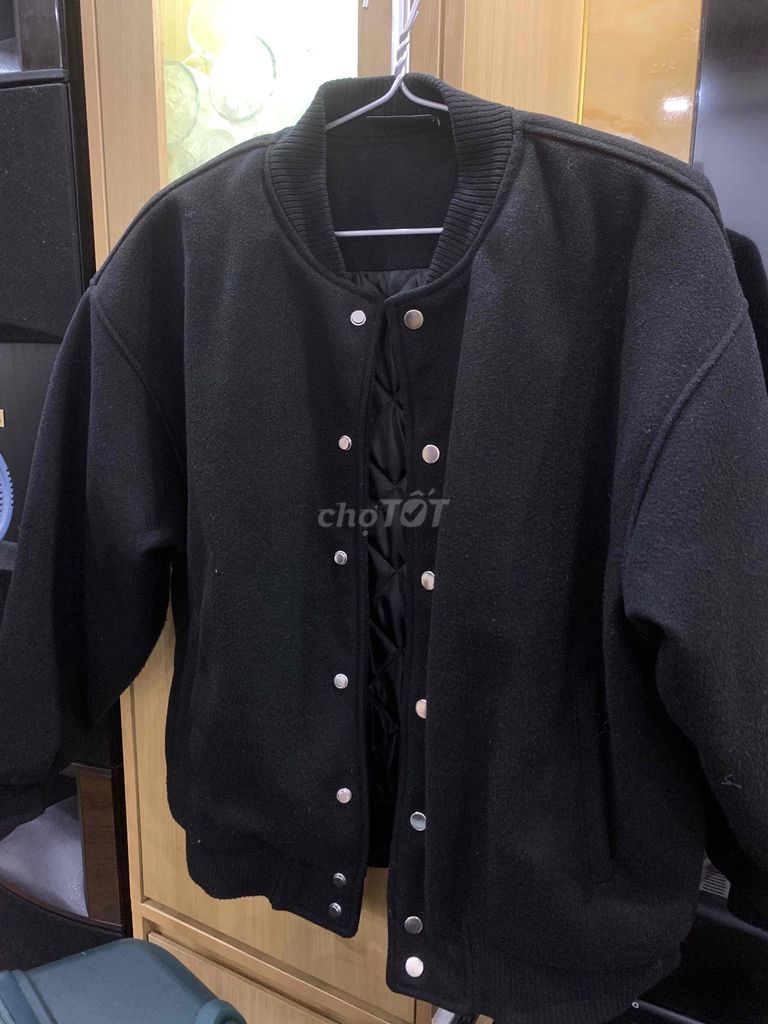 Áo khoác bomber Vải dạ Đen Unisex Trẻ trung. Mua bán Quần áo tại Quận Hai Bà Trưng Hà Nội được đăng bởi nguyễn anh thư hình 1