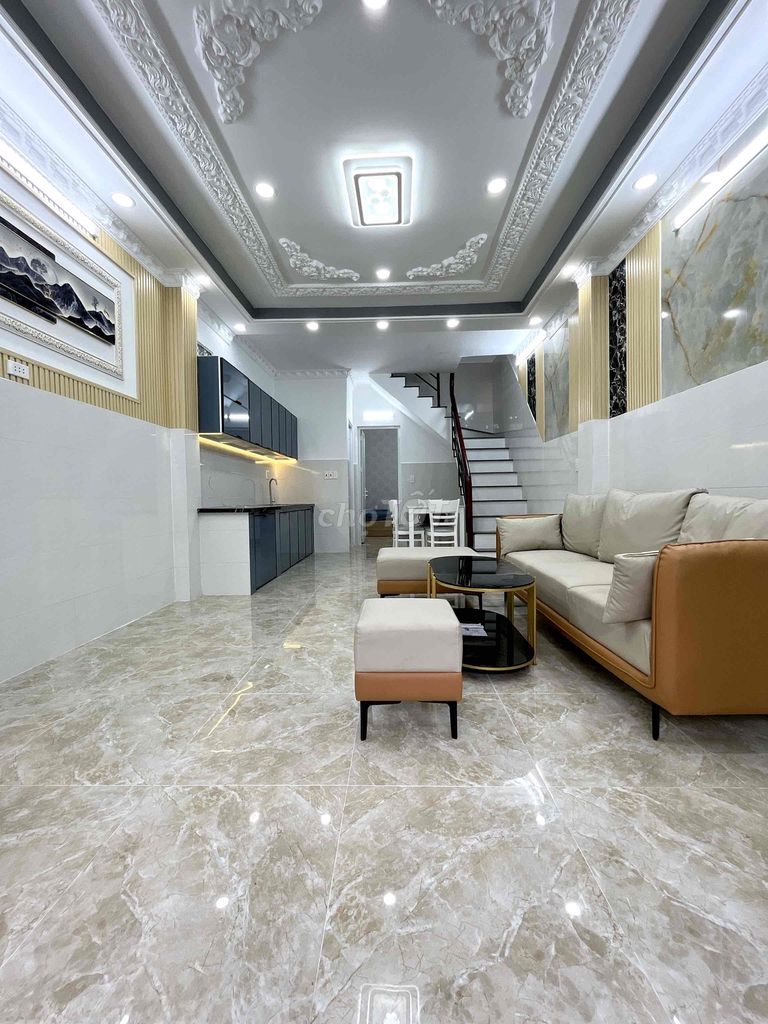 15м до парковки авто, пл. 4х13,5м, 2 этажа, 3 сп., переулок 1806 Хюинь Тан Фат