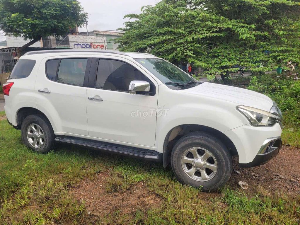 Белые детали Isuzu MU-X 2019