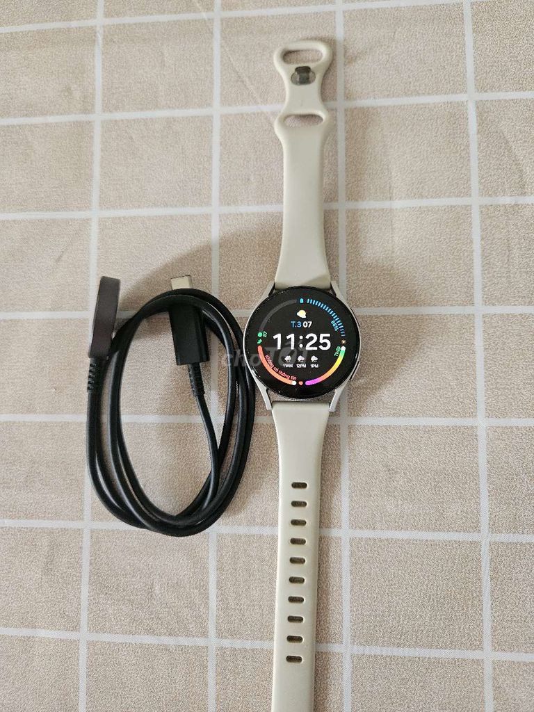 Samsung Galaxy Watch5 Trắng Sapphire. Mua bán Thiết bị đeo thông minh tại Quận 11 Tp Hồ Chí Minh được đăng bởi Lê Thị Phương Thảo hình 1