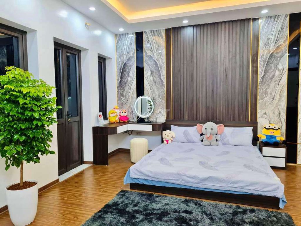 7.8 tỷ - 45m² - 5 tầng - MT 5.5m
Kim Mã - Ba Đình- Sổ Đẹp