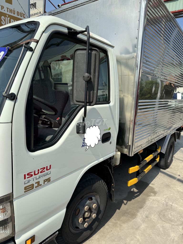 Xe tải Isuzu QKR 1.5 tấn ,thùng kín ,máy lạnh hãng