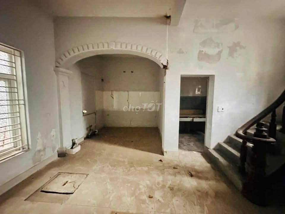 Аренда отдельного дома с садом Нго Зя Ту, 200м2, 10 млн/мес