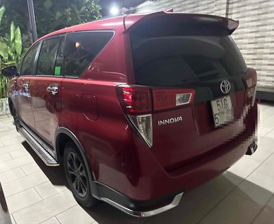 Bán xe Innova Venturer đăng ký 2018 màu đỏ 1 đời c