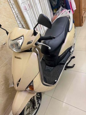 Honda Lead Vàng kem