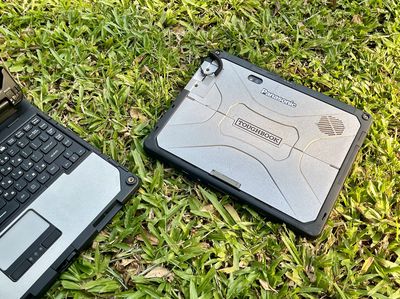 laptop Panasonic Toughbook CF-33: máy tính 2 in 1