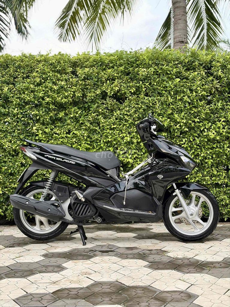 Honda Air Blade 2019 с санкт-петербургскими... стоп, с госномером Хошимина, родной мотор, смарт-ключ