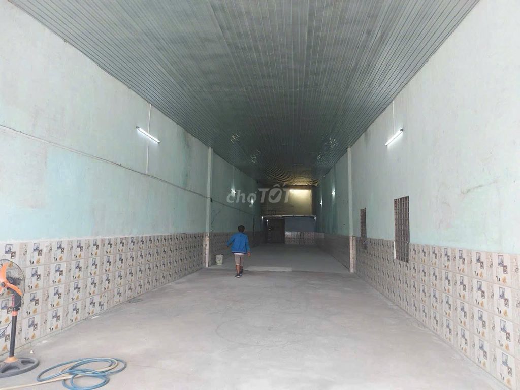 Cho Thuê Kho Xưởng 240m2 Gần Cầu Vượt 550 Dĩ An