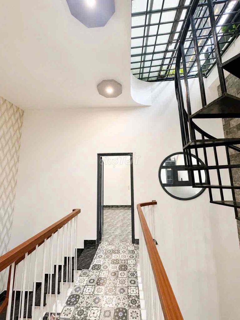 Spacious furnished 3-storey house in Hòa Minh — photo 7