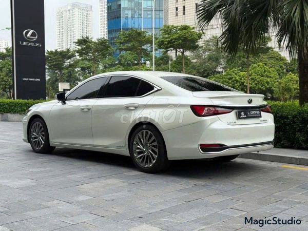 Lexus ES 300h 2022