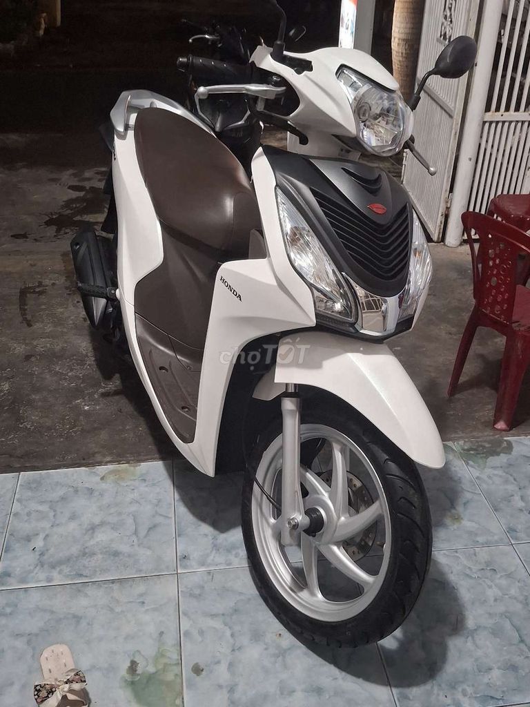 Vision 2018. Biển 43. Xe đẹp nguyên rin chất.. Mua bán Xe máy tại Quận Hải Châu Đà Nẵng được đăng bởi Mua Bán Xe Cũ Có Góp Nợ xấu hình 1