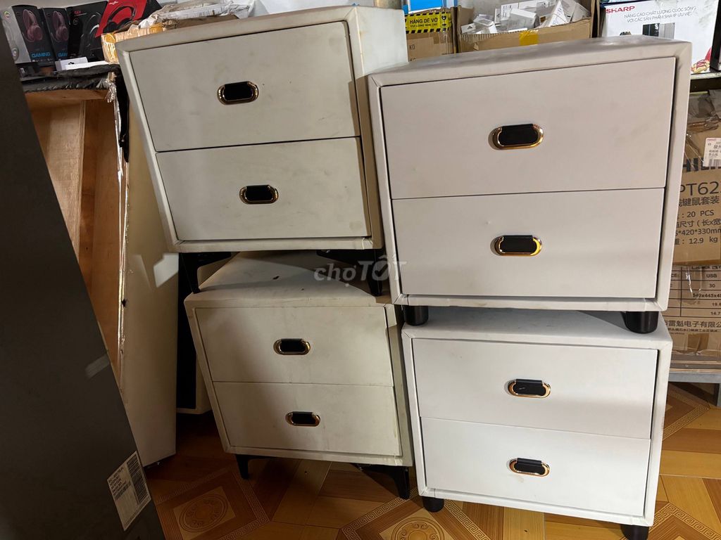 Tủ đầu giường gỗ trắng hiện đại. Mua bán Tủ, kệ gia đình tại Quận Tân Bình Tp Hồ Chí Minh được đăng bởi Dip Dip hình 1