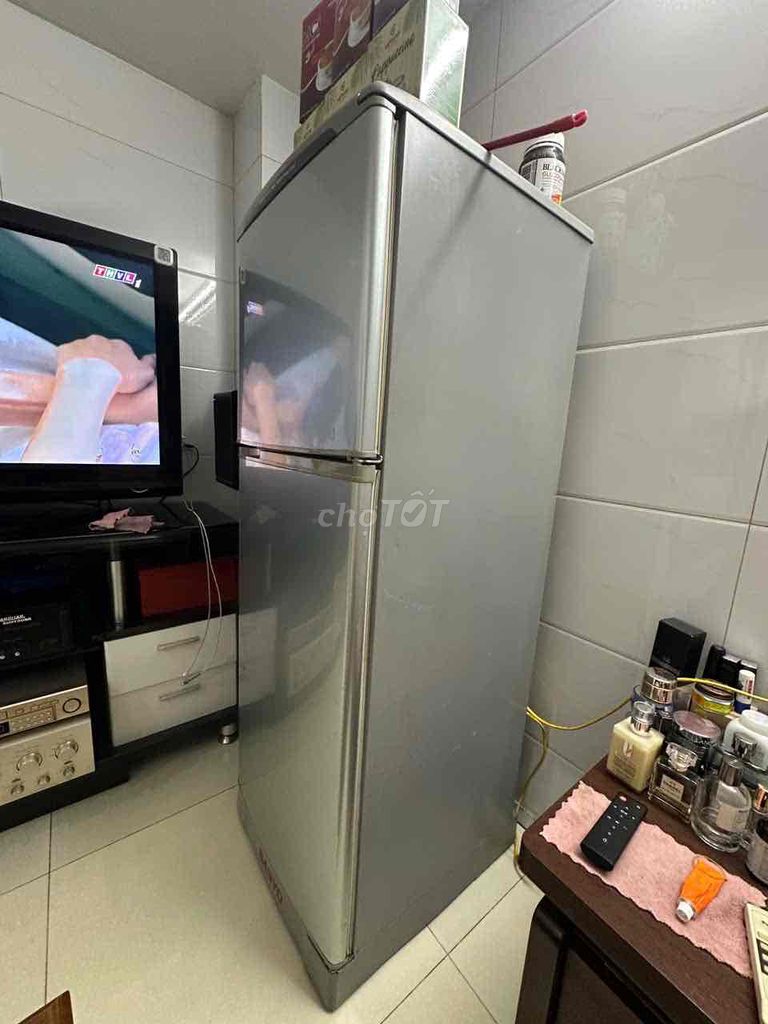 Tủ lạnh Sanyo 150 lít Xám. Mua bán Tủ lạnh tại Quận Đống Đa Hà Nội được đăng bởi Phạm Khánh linh hình 1