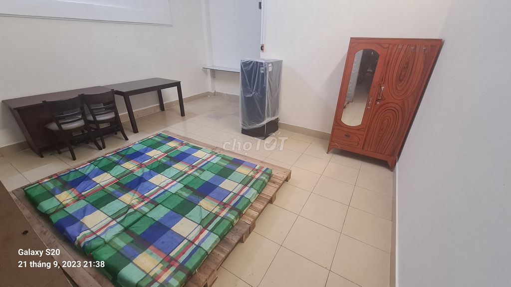 Cho thuê phòng tầng trệt đường số 5 Phạm Hùng gần nhà thờ Nam Hải.