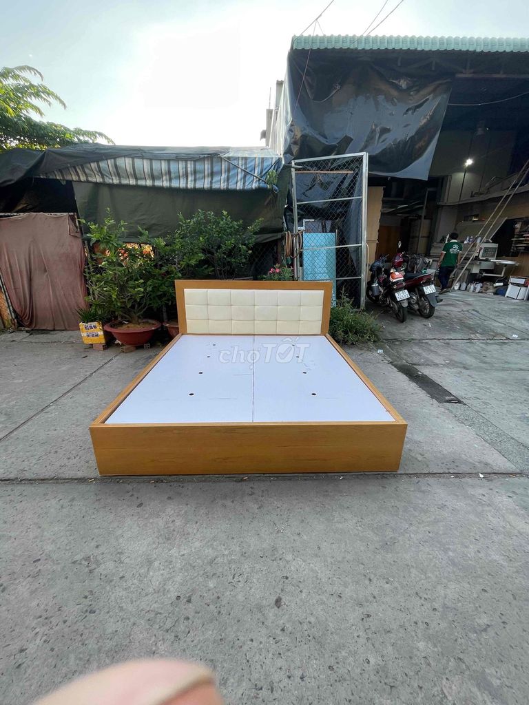 giường gỗ sồi 1m8x2m. Mua bán Giường, chăn ga gối nệm tại Quận Bình Tân Tp Hồ Chí Minh được đăng bởi HÀNG THANH LÝ NỘI THẤT 268 hình 1