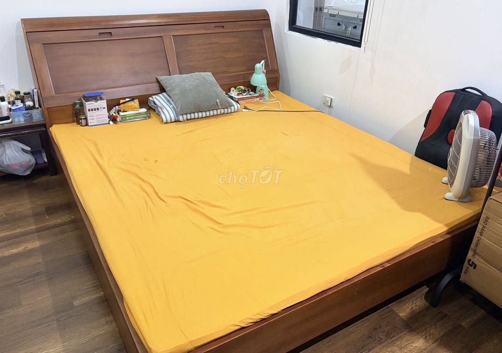 Giường ngủ 1m8x2m Gỗ thật. Mua bán Giường, chăn ga gối nệm tại Quận Hoàng Mai Hà Nội được đăng bởi Giang Thu Hương hình 1