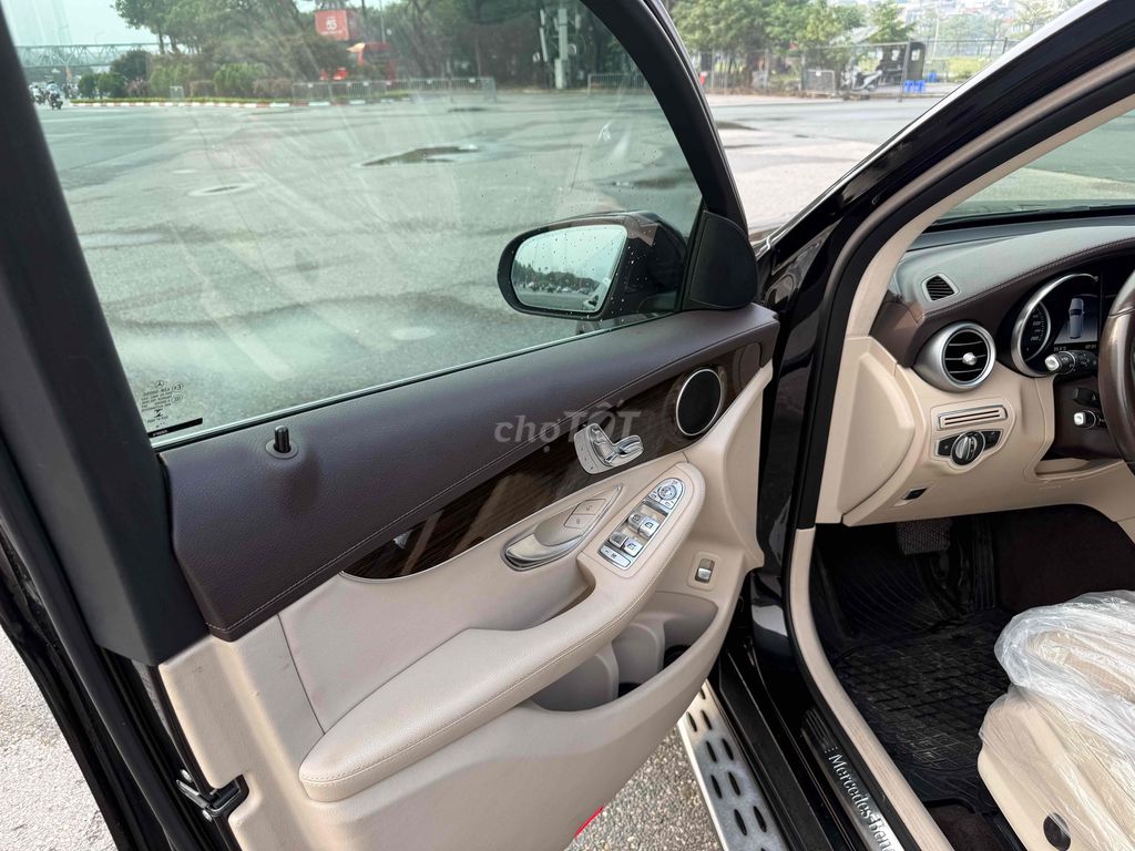Chính chủ Bán xe Mercedes Benz GLC 2018. Mua bán Ô tô tại Quận Nam Từ Liêm Hà Nội được đăng bởi Quốc Toản hình 10