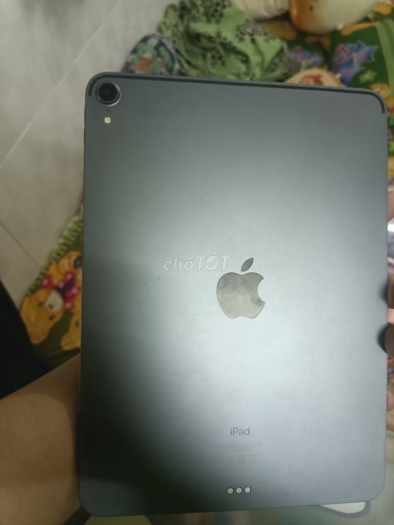 Bán iPad pro 11 inch 2018 256 kèm ốp và cường lực