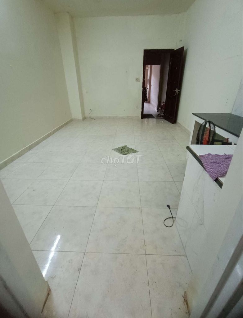 Cho thuê phòng 28m2, đường số 11(đối diện trường Tiểu học Nguyễn Hiền)